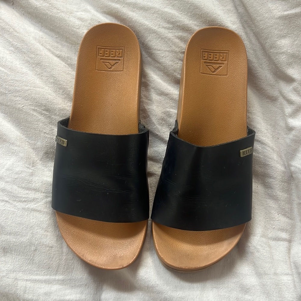 Woman’s black Reef Sandals